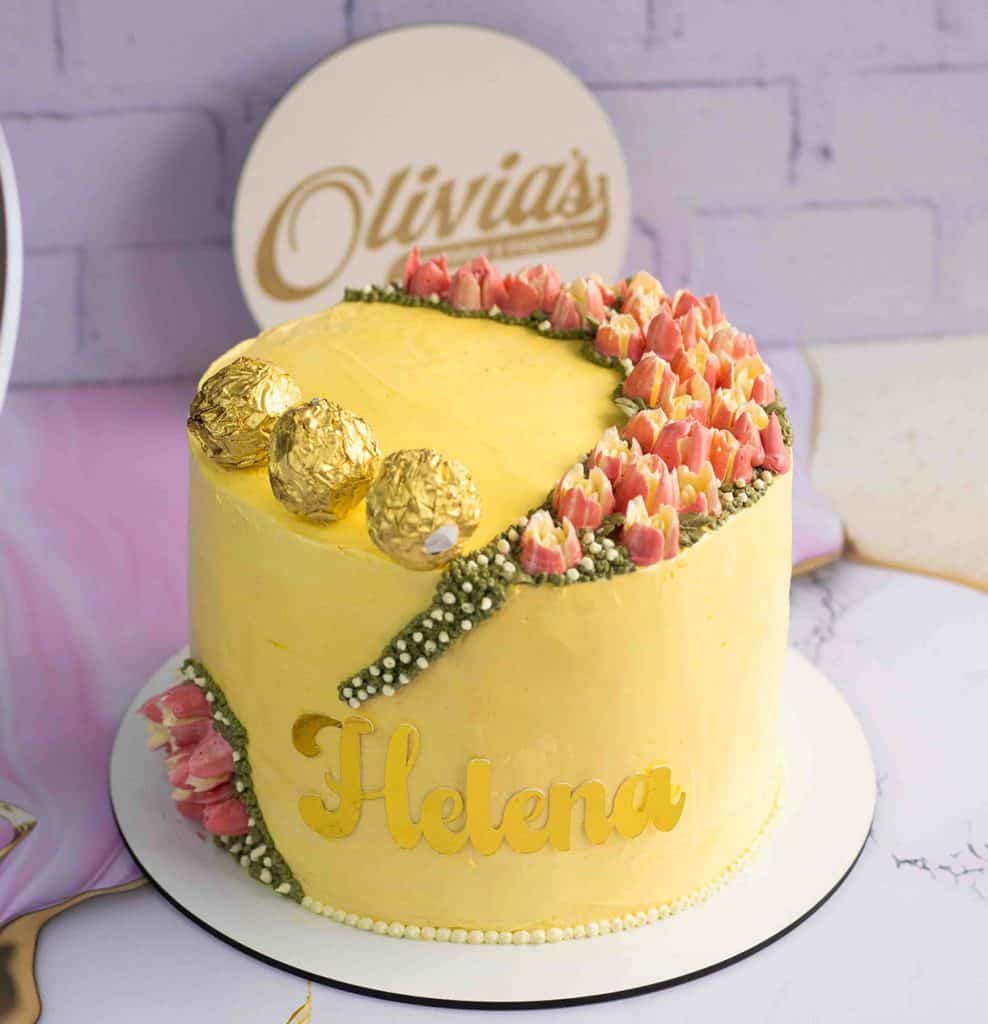 Torta de cumpleaños elaborada con buttercream